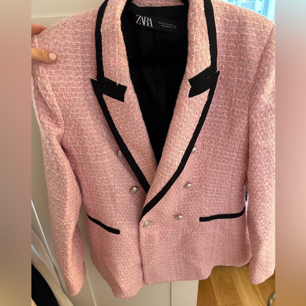 ZARA - WOMAN TEXTURED BLAZER WITH CONTRAST PIPING LIGHT PINK